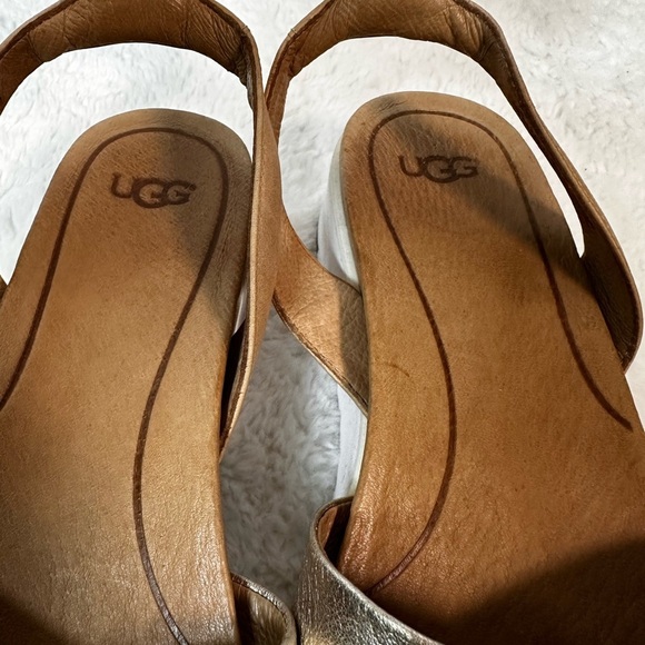 UGG Silver and Tan Sandals with Comfortable Design 🌴 - Picture 6 of 9